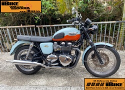 TRIUMPH Bonneville