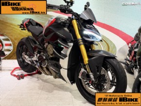 DUCATI Hypermotard 7Ducati - StreetFighter V4 SP96