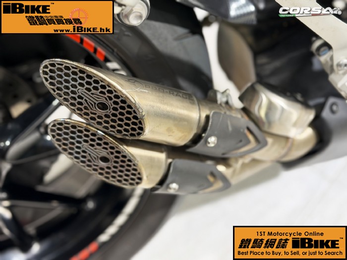 TRIUMPH Speed Triple 1200RR �q�樮