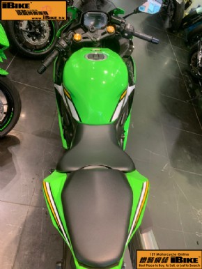 Kawasaki ZX-4RR �q�樮